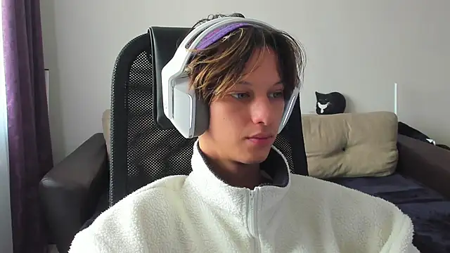 Snapshot of Ostin_meow chatting on 09/22/25, 06:37 Ostin meow online show from 09/22/25, 06:37