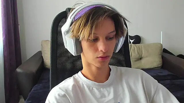 Snapshot of Ostin_meow chatting on 09/23/25, 07:11 Ostin meow online show from 09/23/25, 07:11