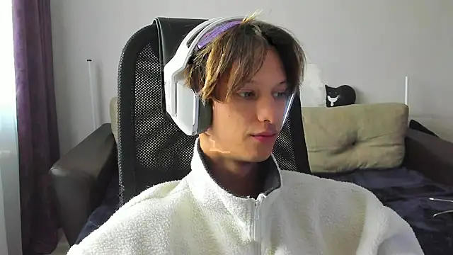 Snapshot of Ostin_meow chatting on 09/24/25, 08:17 Ostin meow online show from 09/24/25, 08:17