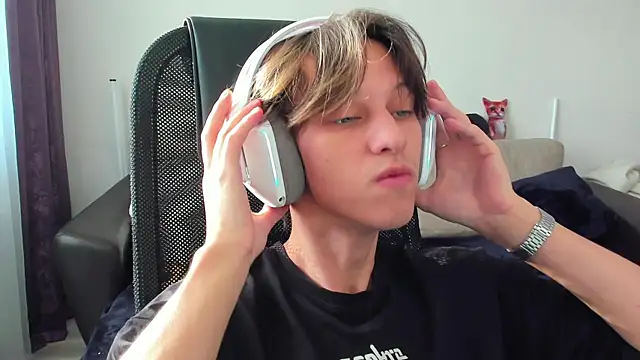 Snapshot of Ostin_meow chatting on 09/27/25, 11:04 Ostin meow online show from 09/27/25, 11:04