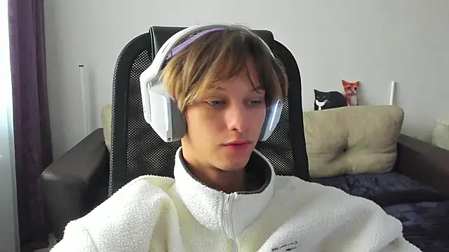 Snapshot of Ostin_meow chatting on 09/29/25, 05:23 Ostin meow online show from 09/29/25, 05:23