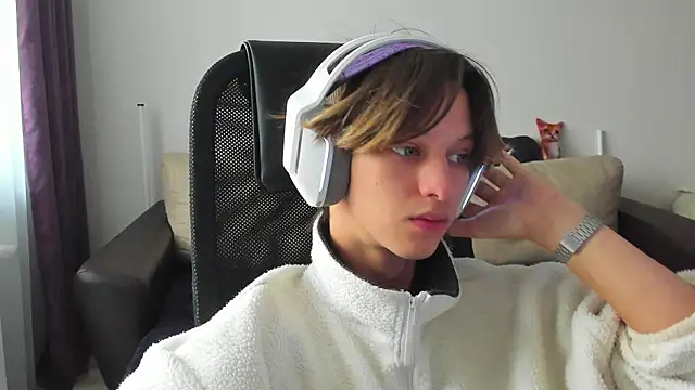 Snapshot of Ostin_meow chatting on 10/02/25, 05:47 Ostin meow online show from 10/02/25, 05:47