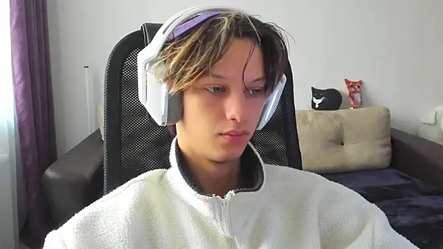 Snapshot of Ostin_meow chatting on 10/06/25, 03:26 Ostin meow online show from 10/06/25, 03:26