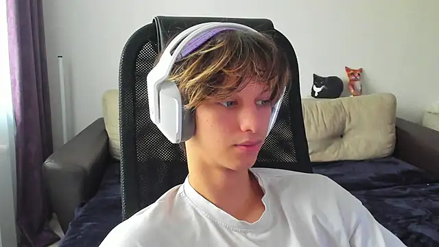 Snapshot of Ostin_meow chatting on 10/10/25, 08:35 Ostin meow online show from 10/10/25, 08:35