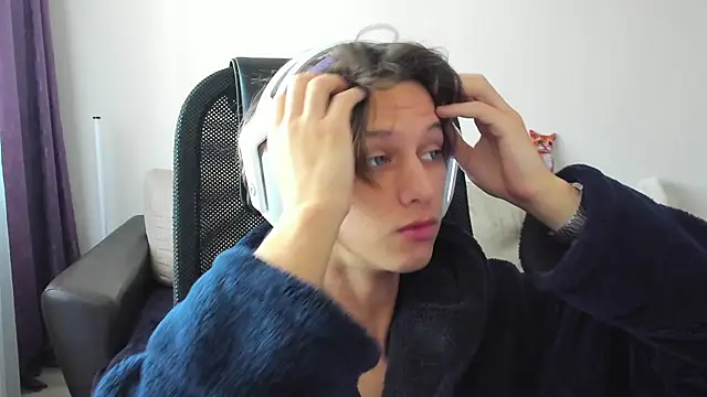 Snapshot of Ostin_meow chatting on 10/15/25, 07:41 Ostin meow online show from 10/15/25, 07:41