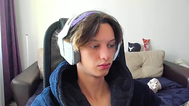 Snapshot of Ostin_meow chatting on 10/17/25, 09:12 Ostin meow online show from 10/17/25, 09:12