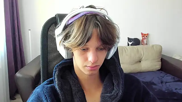 Snapshot of Ostin_meow chatting on 10/19/25, 08:37 Ostin meow online show from 10/19/25, 08:37