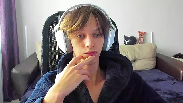 Snapshot of Ostin_meow chatting on 10/22/25, 06:35 Ostin meow online show from 10/22/25, 06:35