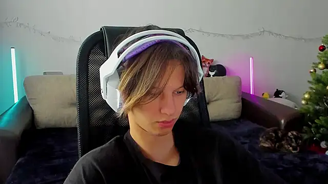 Ostin meow online show from 12/21/25, 05:58