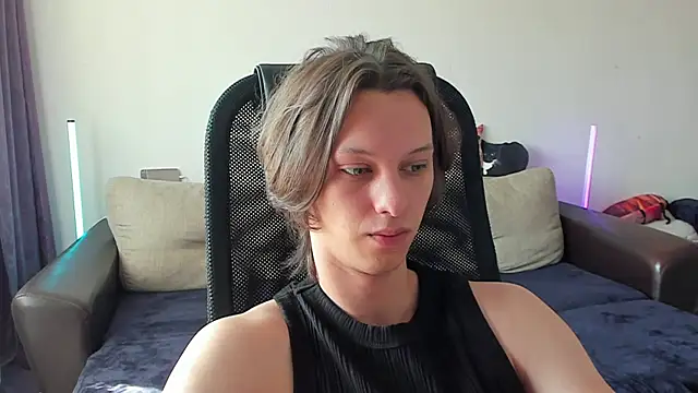 Snapshot of Ostin_meow chatting on 06/13/26, 10:46 Ostin meow online show from 06/13/26, 10:46