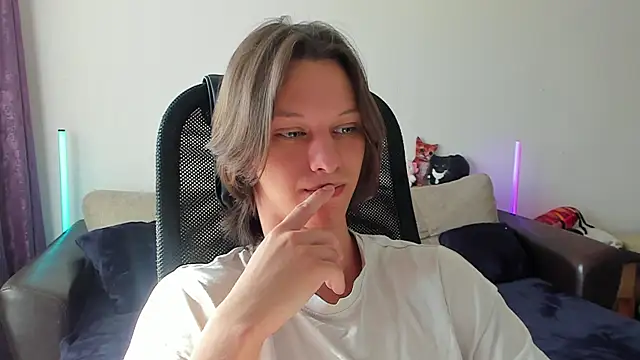 Snapshot of Ostin_meow chatting on 06/27/26, 11:15 Ostin meow online show from 06/27/26, 11:15