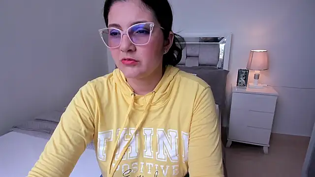 Camilaa bueno online show from 03/22/26, 09:18