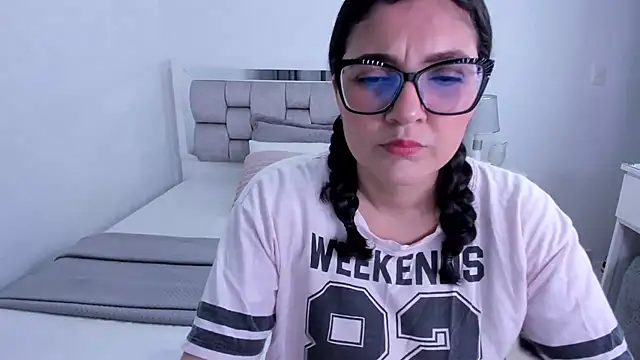 Snapshot of Camilaa_bueno chatting on 06/06/26, 11:53 Camilaa bueno online show from 06/06/26, 11:53