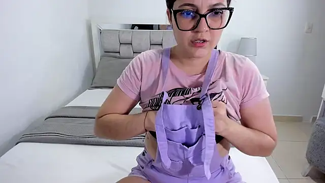 Snapshot of Camilaa_bueno chatting on 07/23/26, 01:41 Camilaa bueno online show from 07/23/26, 01:41