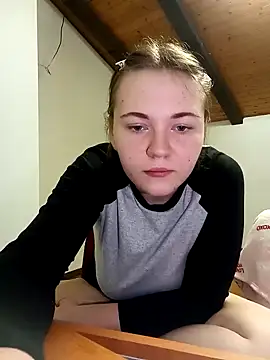 Snapshot of ella_grays chatting on 01/17/25, 09:28 ella grays online show from 01/17/25, 09:28