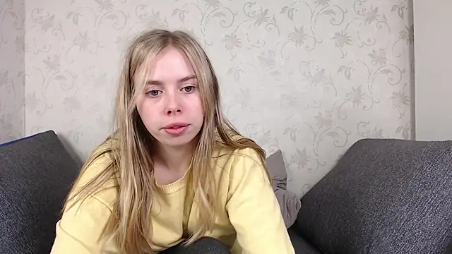 sofiaa here online show from 03/17/26, 12:04