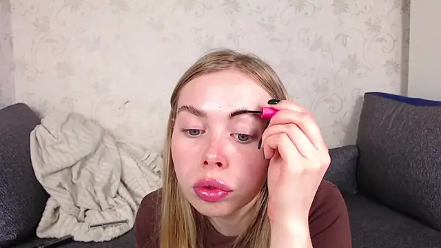 Snapshot of sofiaa_here chatting on 05/15/26, 12:17 sofiaa here online show from 05/15/26, 12:17
