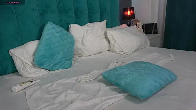 LauraMirage online show from 02/27/25, 10:04