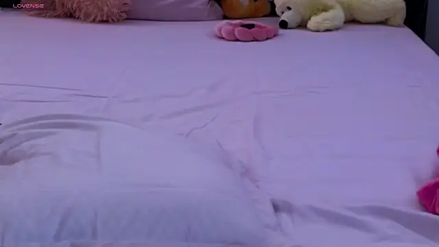 LauraMirage online show from 10/07/25, 07:49