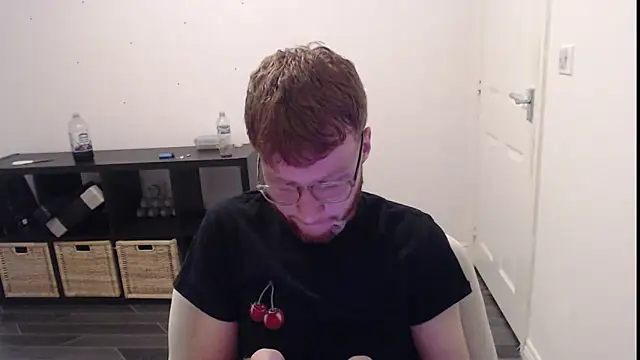 Snapshot of PrettyGinger chatting on 12/03/24, 04:28 PrettyGinger online show from 12/03/24, 04:28