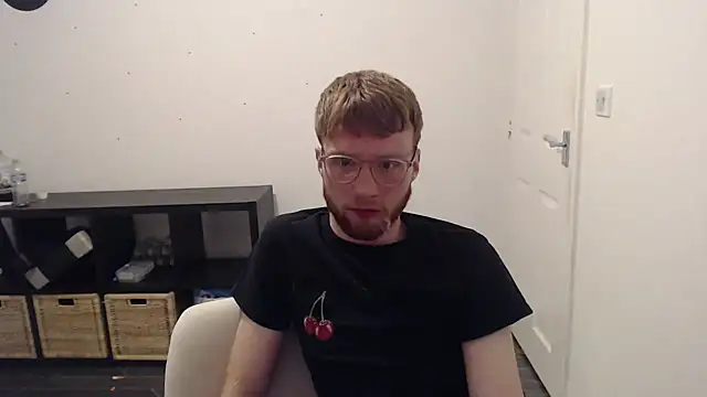 Snapshot of PrettyGinger chatting on 12/03/24, 07:33 PrettyGinger online show from 12/03/24, 07:33