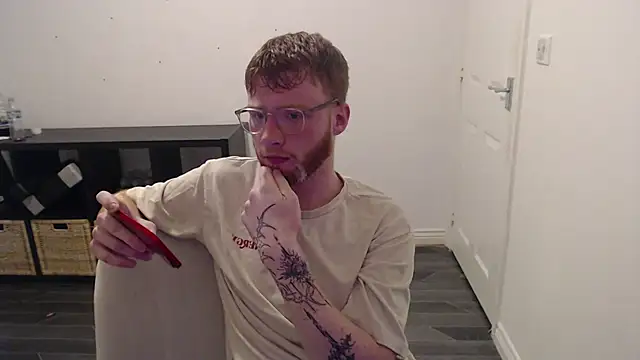 Snapshot of PrettyGinger chatting on 12/04/24, 04:49 PrettyGinger online show from 12/04/24, 04:49