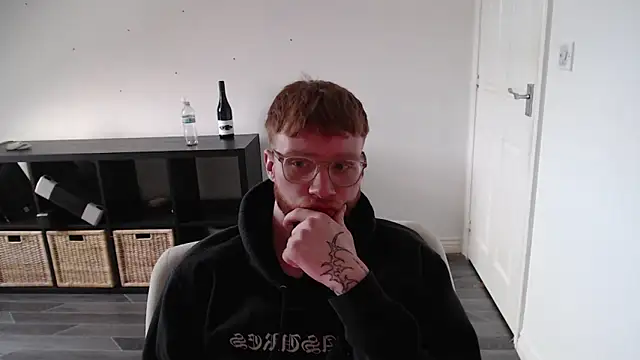 Snapshot of PrettyGinger chatting on 12/14/24, 02:31 PrettyGinger online show from 12/14/24, 02:31