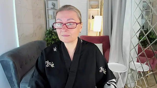 AlexandraKind online show from 10/27/25, 08:46