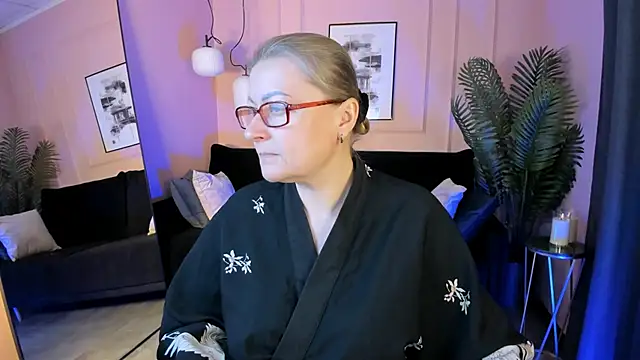 AlexandraKind online show from 11/19/25, 02:06