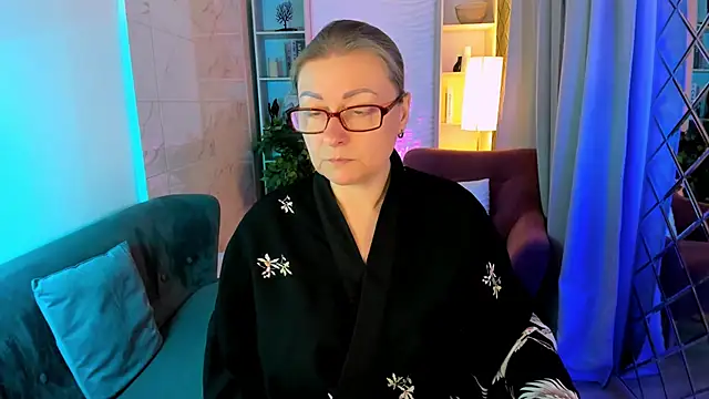 AlexandraKind online show from 11/20/25, 08:52