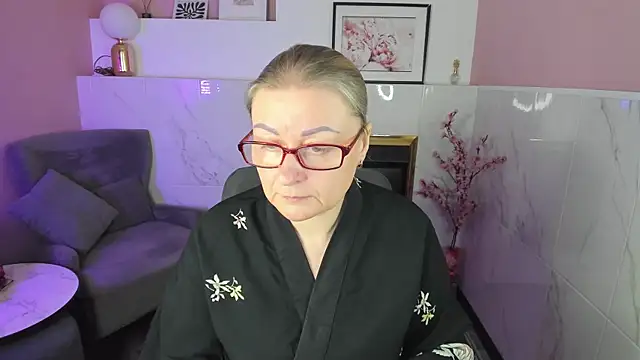 AlexandraKind online show from 11/24/25, 08:41