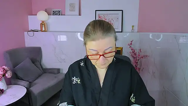 AlexandraKind online show from 12/19/25, 01:29