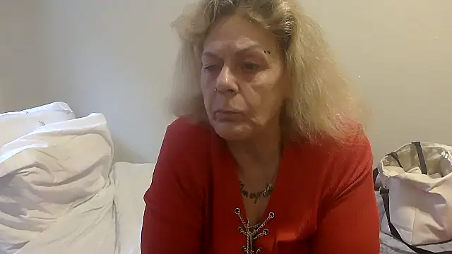 housewife shantie online show from 10/03/25, 10:23