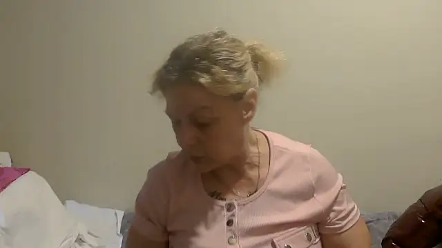 housewife shantie online show from 10/05/25, 08:23