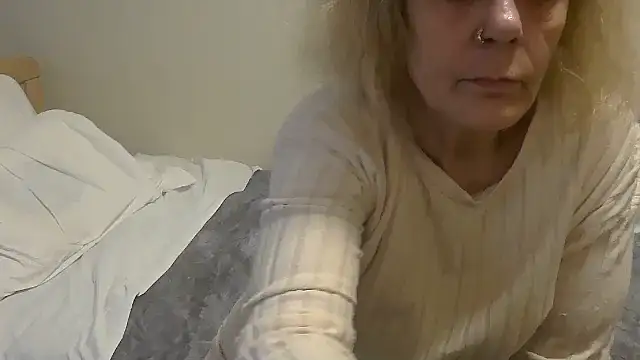 housewife shantie online show from 10/21/25, 02:29