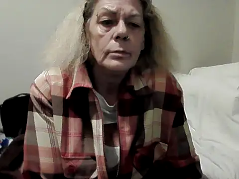 housewife shantie online show from 10/27/25, 02:54