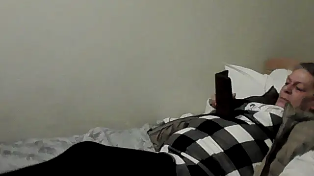 housewife shantie online show from 10/31/25, 10:49