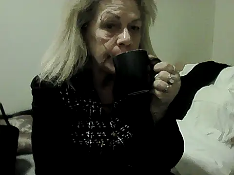 Snapshot of housewife_shantie chatting on 11/13/25, 07:13 housewife shantie online show from 11/13/25, 07:13