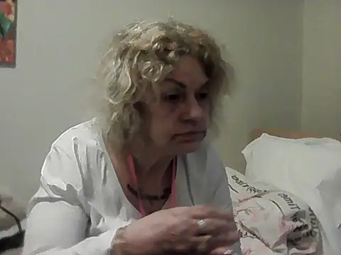 Snapshot of housewife_shantie chatting on 03/08/26, 07:12 housewife shantie online show from 03/08/26, 07:12