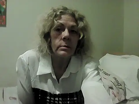 Snapshot of housewife_shantie chatting on 03/12/26, 06:14 housewife shantie online show from 03/12/26, 06:14