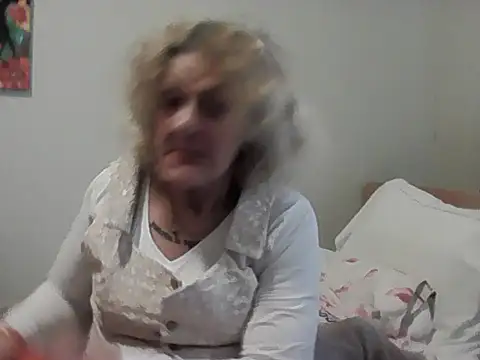 Snapshot of housewife_shantie chatting on 03/28/26, 10:26 housewife shantie online show from 03/28/26, 10:26