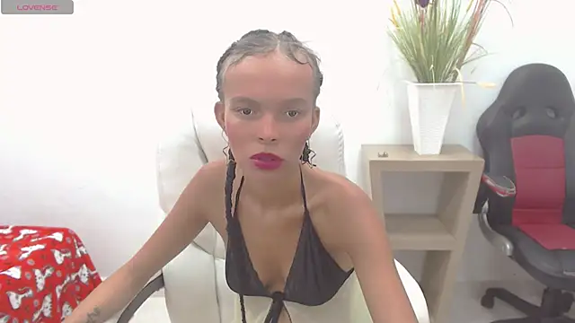 lulu 25  online show from 12/16/24, 05:06