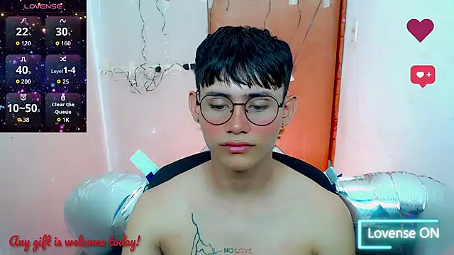 Snapshot of tanjiro_cute chatting on 10/19/25, 06:14 tanjiro cute online show from 10/19/25, 06:14
