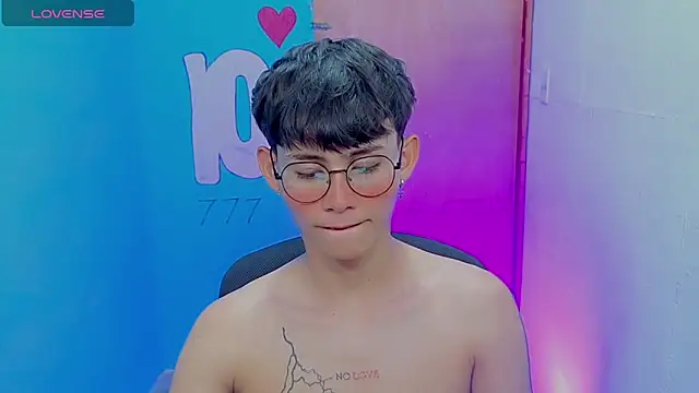 Snapshot of tanjiro_cute chatting on 05/19/26, 10:16 tanjiro cute online show from 05/19/26, 10:16