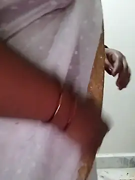 Snapshot of Sexy_Radhikaa chatting on 04/28/26, 03:11 Sexy Radhikaa online show from 04/28/26, 03:11