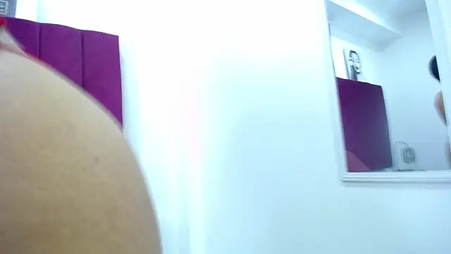 Snapshot of Kylee28 chatting on 12/11/24, 10:49 Kylee28 online show from 12/11/24, 10:49