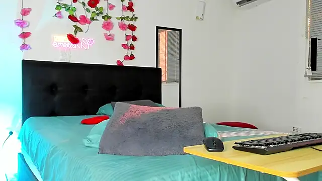 Snapshot of AlanaParker6_ chatting on 01/22/25, 01:32 AlanaParker6  online show from 01/22/25, 01:32