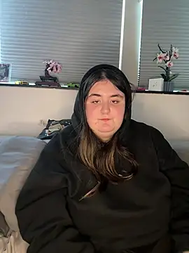 hotiee online show from 03/23/26, 03:49