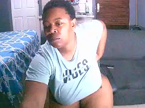 Snapshot of curvyloneah75 chatting on 12/20/24, 08:45 curvyloneah75 online show from 12/20/24, 08:45