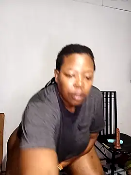 Snapshot of curvyloneah75 chatting on 11/27/25, 04:58 curvyloneah75 online show from 11/27/25, 04:58